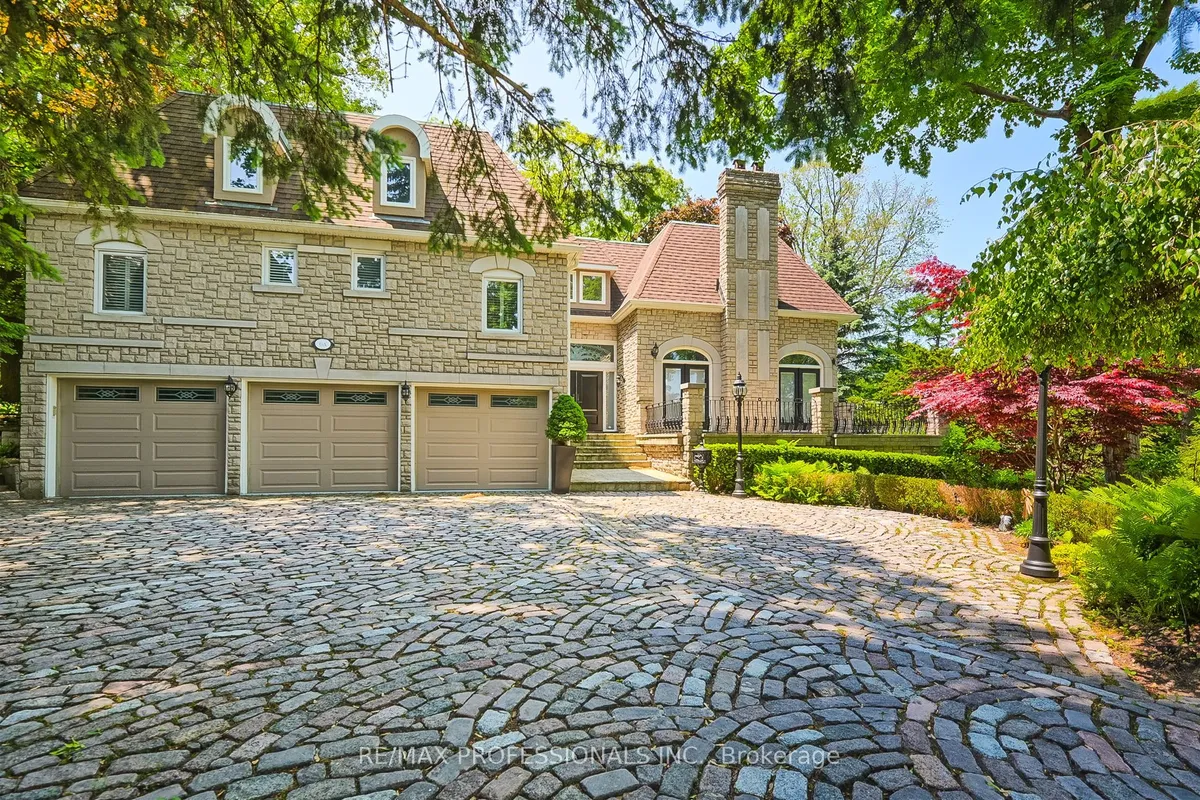 6A Edenbrook Hill, ON M9A 3Z6