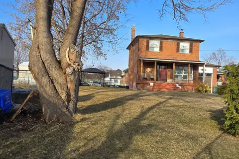 35 York Street, ON L4T 3M4