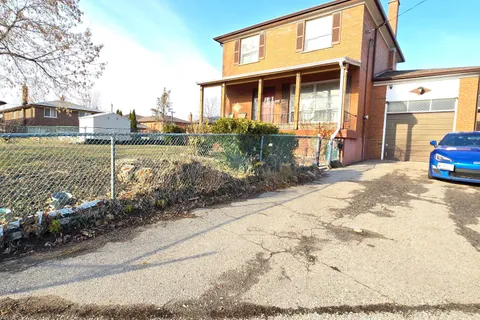 35 York Street, ON L4T 3M4