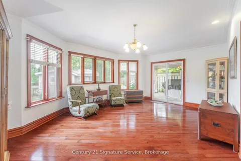 512 Selsey Drive, ON L5A 1B9