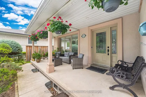 512 Selsey Drive, ON L5A 1B9