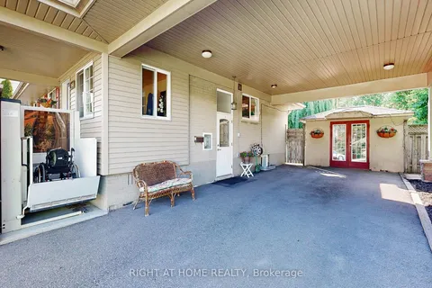 907 Fourth Street, ON L5E 1J8