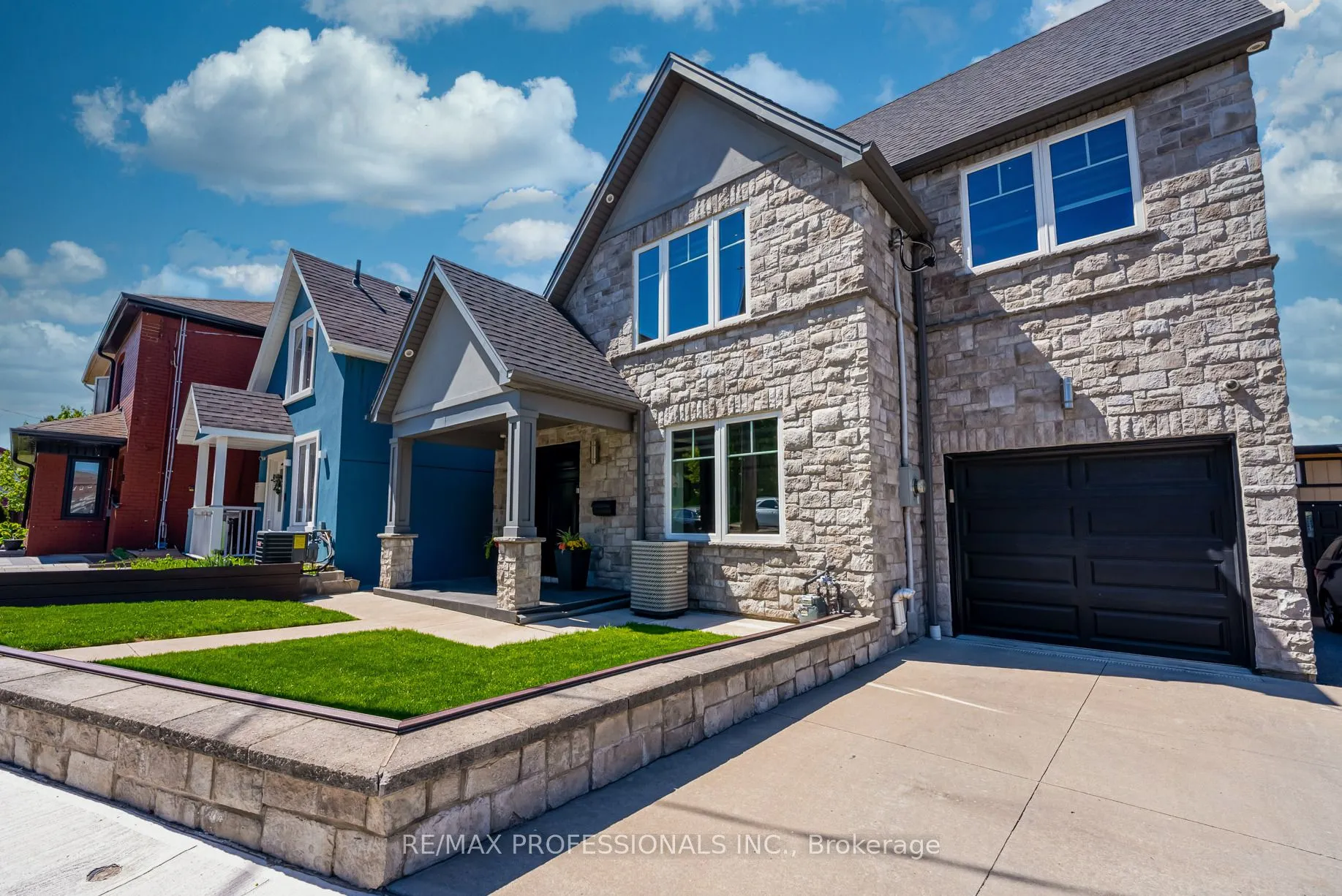 372 Silverthorn Avenue, ON M6M 3G9