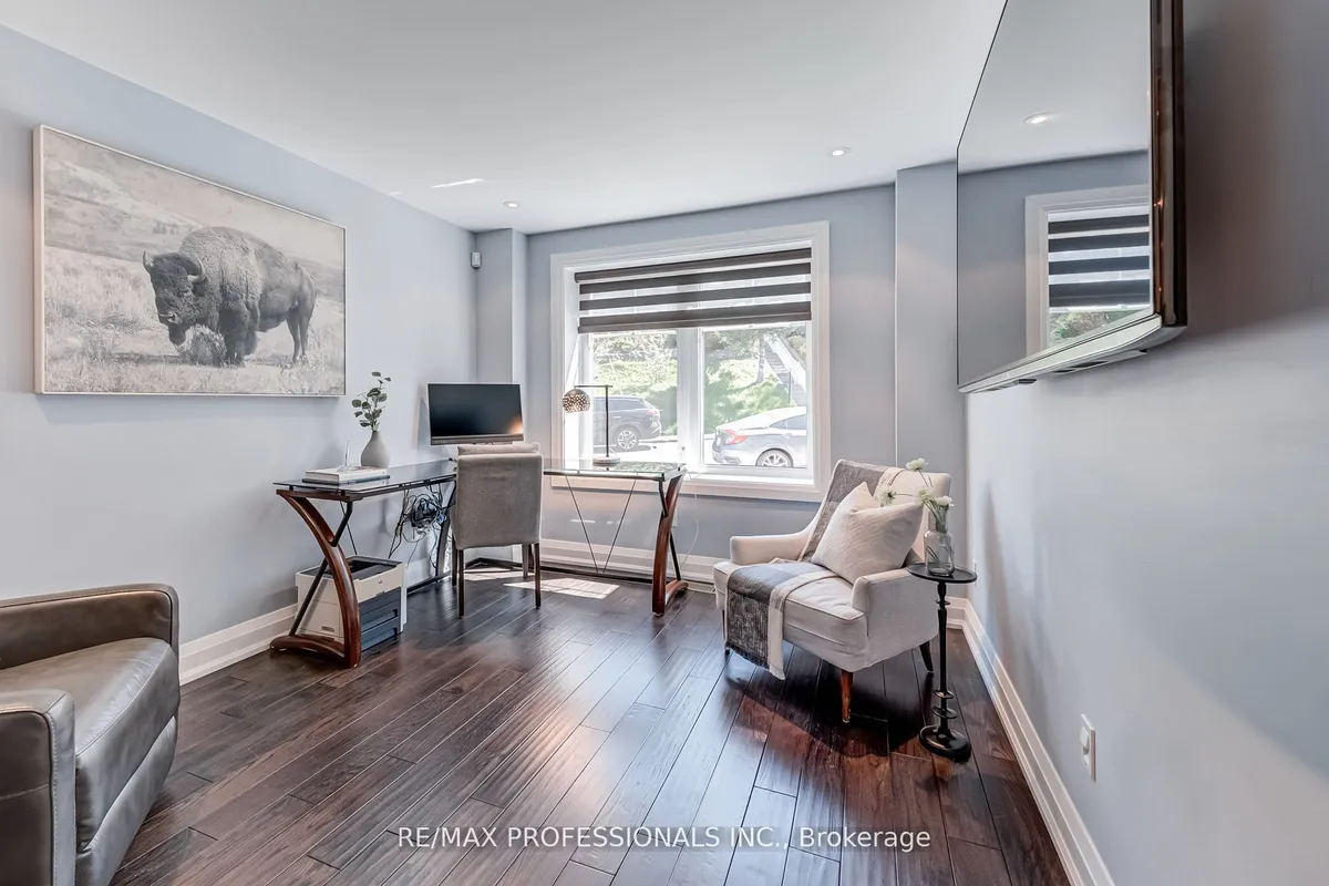 372 Silverthorn Avenue, ON M6M 3G9