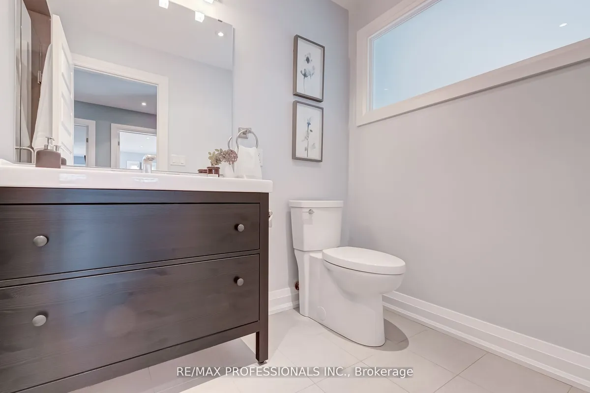 372 Silverthorn Avenue, ON M6M 3G9