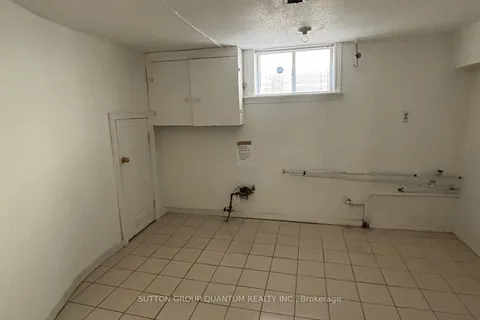 61 Forest Avenue, ON L5G 1L3