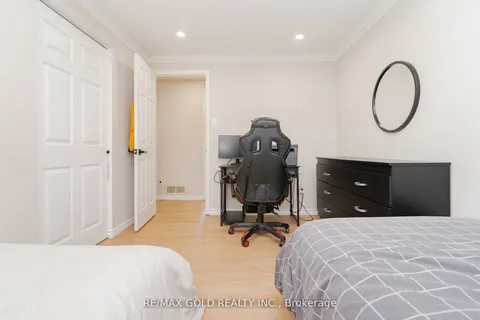 4 Elvina Gate, ON L6T 2A9