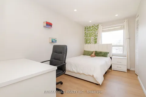 4 Elvina Gate, ON L6T 2A9