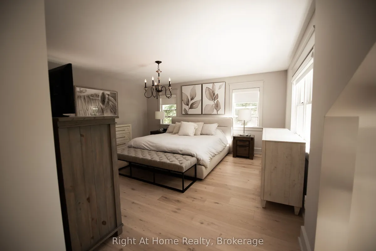 139 Allan Street, ON L6J 3N6