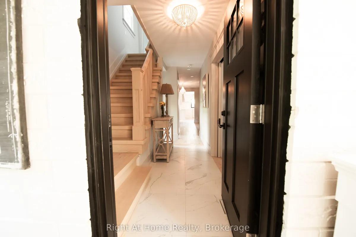 139 Allan Street, ON L6J 3N6