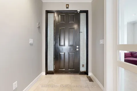 3205 Rolling Stone Court, ON L5B 1V8