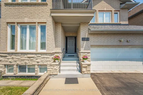 3205 Rolling Stone Court, ON L5B 1V8