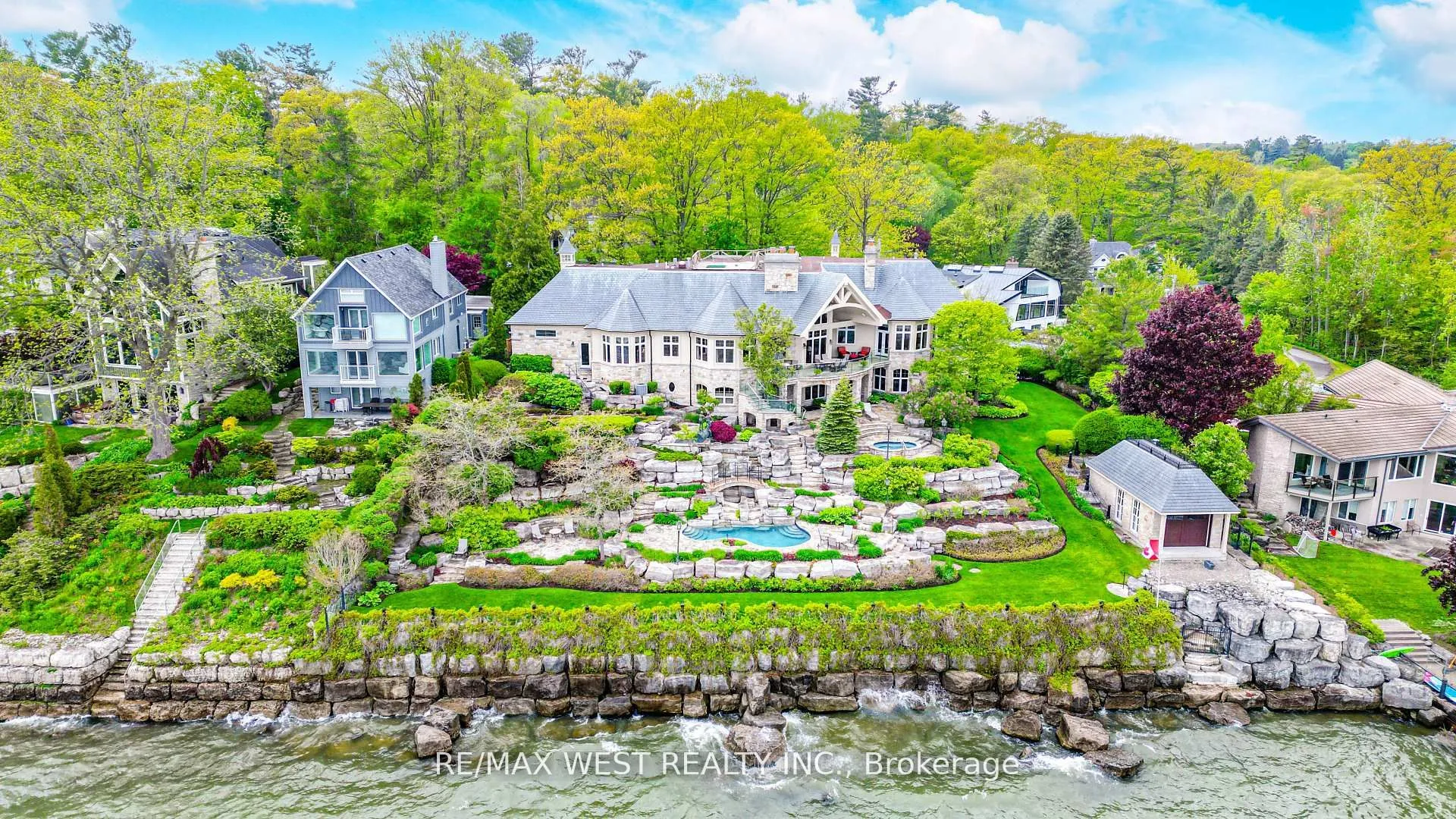 872 WHITTIER Crescent, ON L5H 2X3