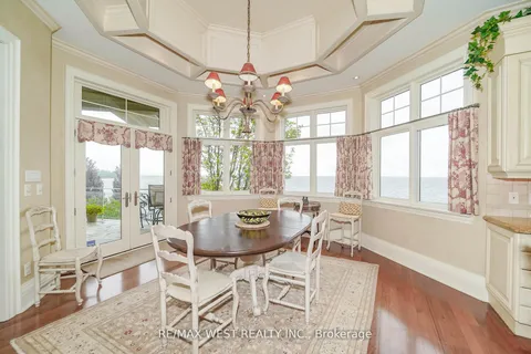 872 WHITTIER Crescent, ON L5H 2X3