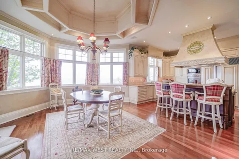 872 WHITTIER Crescent, ON L5H 2X3