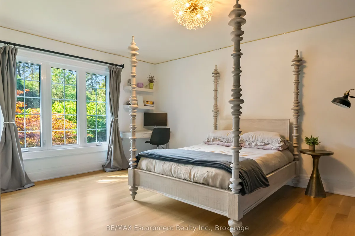 138 Cavendish Court, ON L6J 5S2