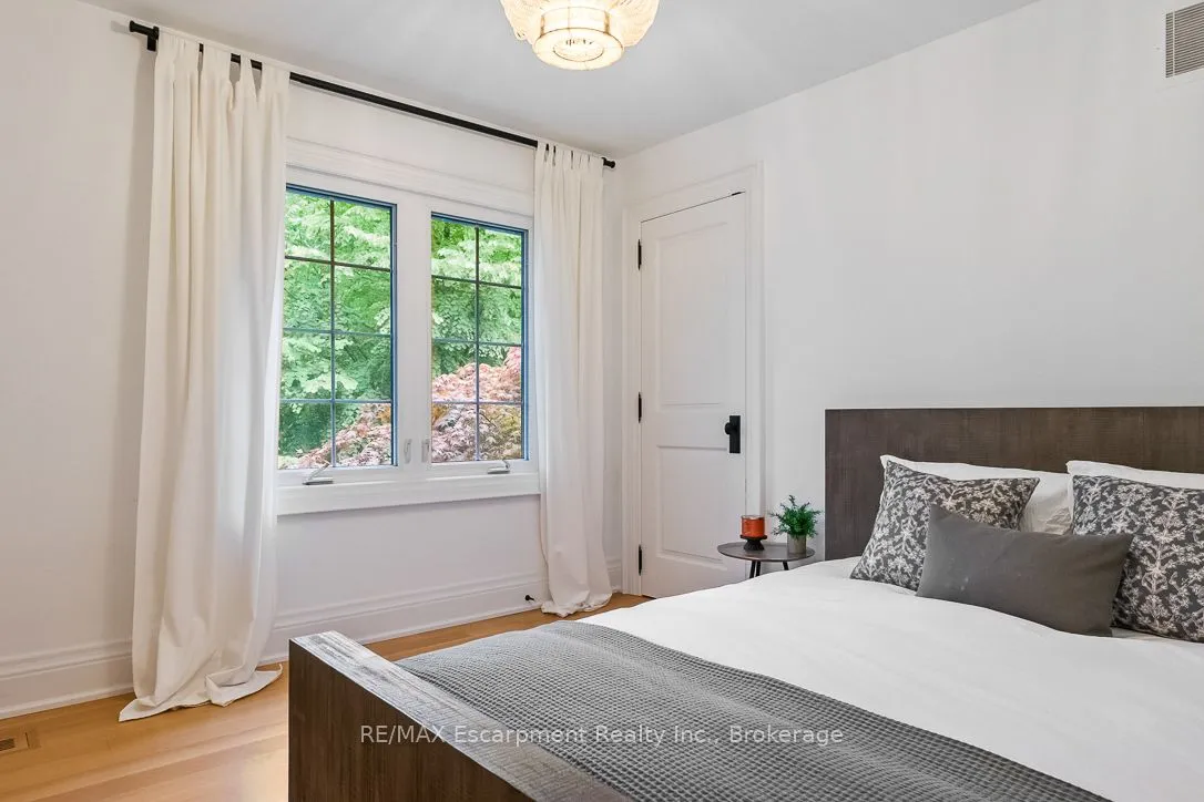 138 Cavendish Court, ON L6J 5S2