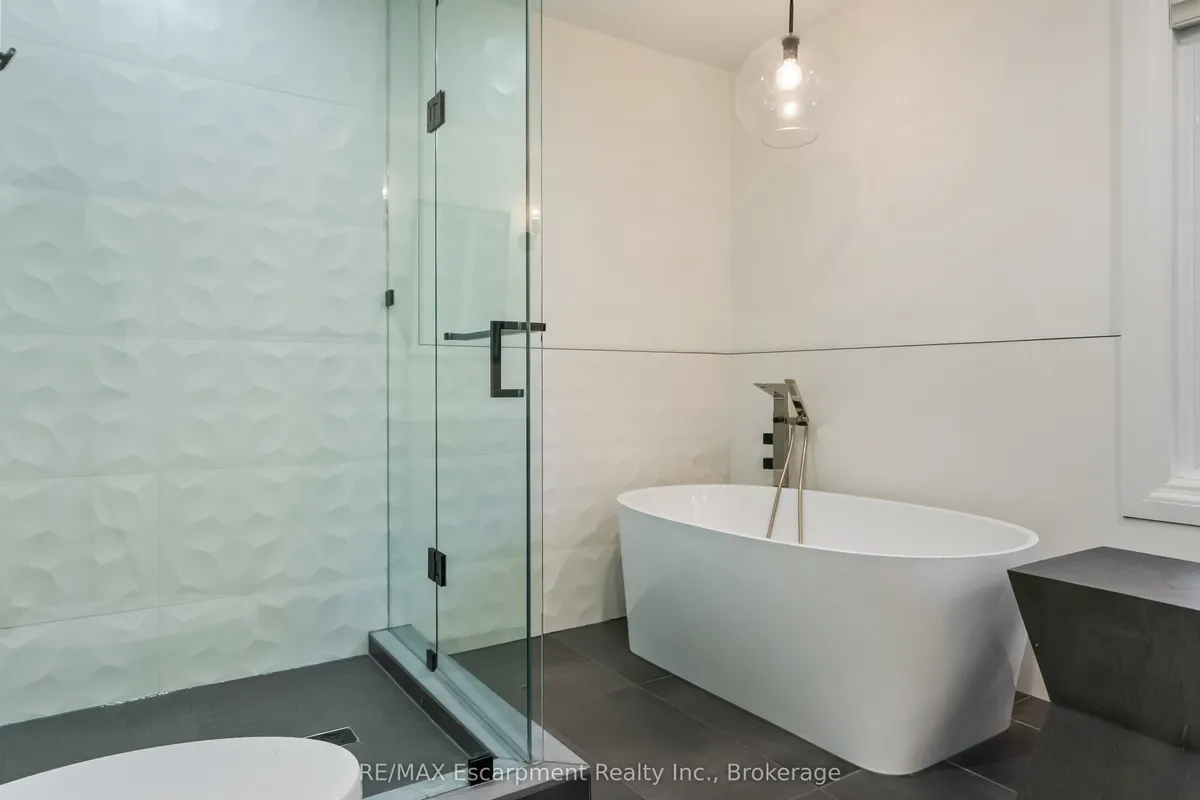 138 Cavendish Court, ON L6J 5S2