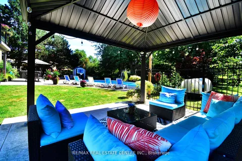 17 Crescent Hill Drive, ON L6S 2P4