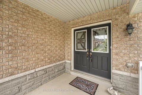 18 Kawana Road, ON L6Y 0W2