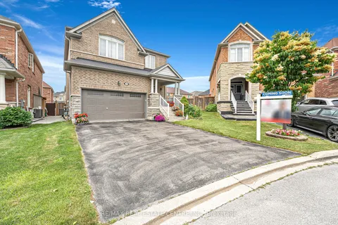 18 Kawana Road, ON L6Y 0W2