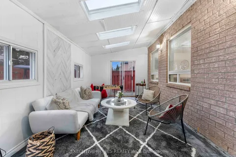 44 Pebblestone Circle, ON L6X 4N2