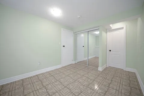 35 Madison Street, ON L6S 3C4