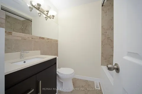 35 Madison Street, ON L6S 3C4