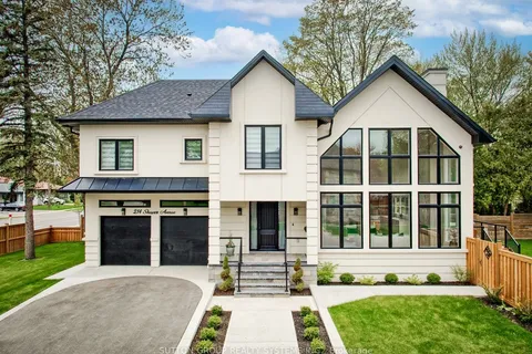 214 Shaver Avenue, ON M9B 4P3