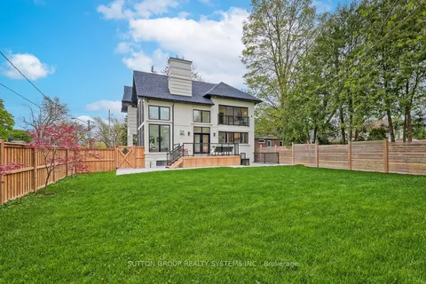 214 Shaver Avenue, ON M9B 4P3