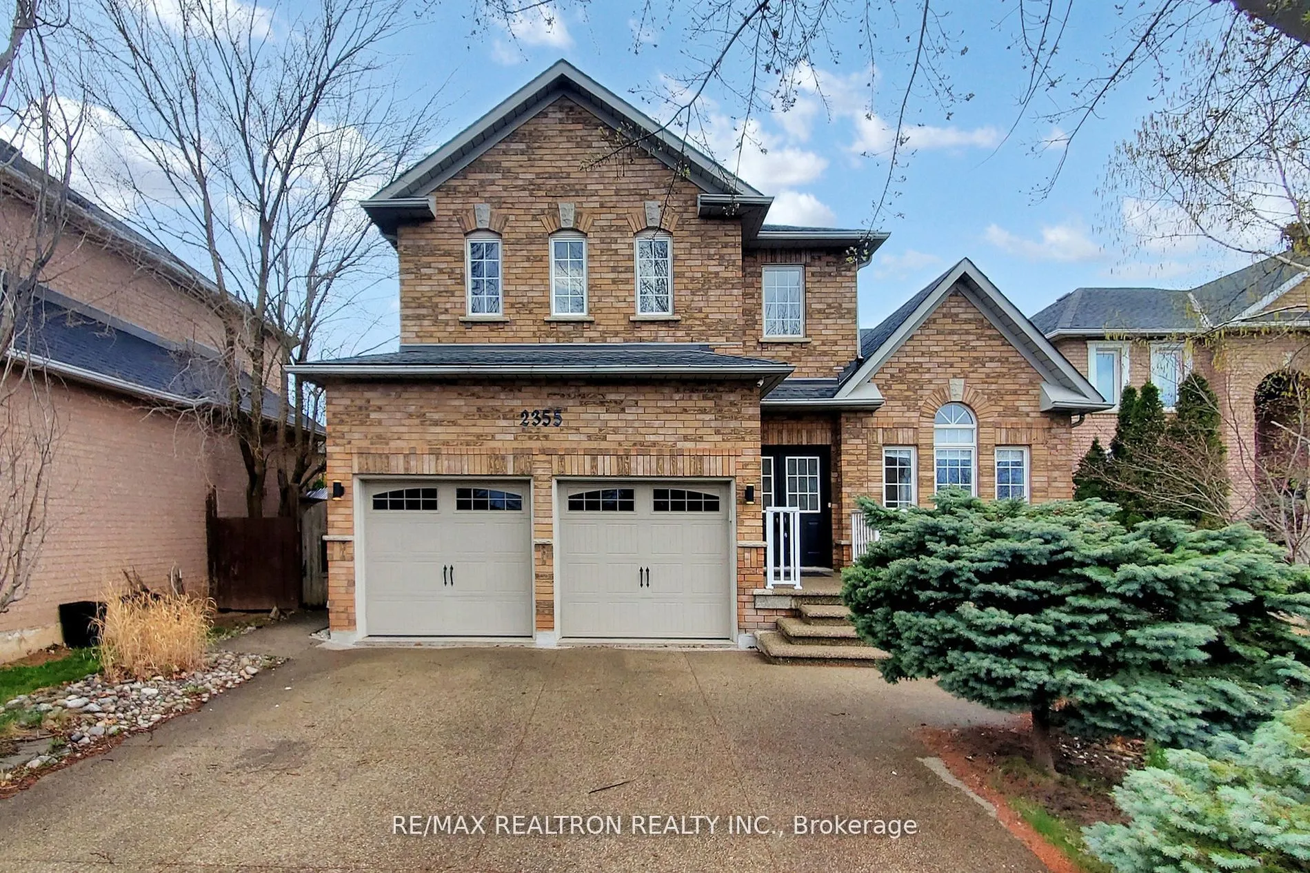 2355 Woodridge Way, ON L6H 6S3