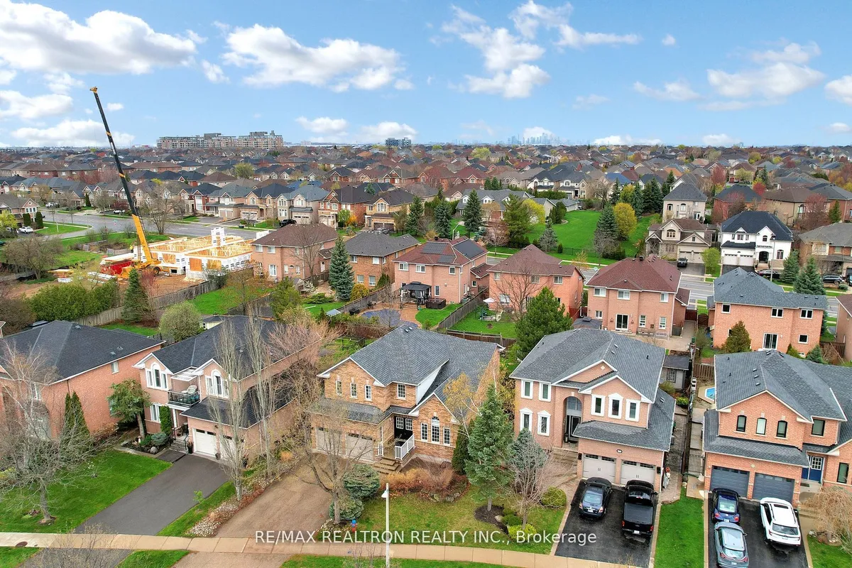 2355 Woodridge Way, ON L6H 6S3