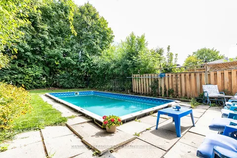 6872 Darcel Avenue, ON L4T 2W5