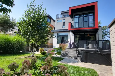 662 Byngmount Avenue, ON L5G 1R4