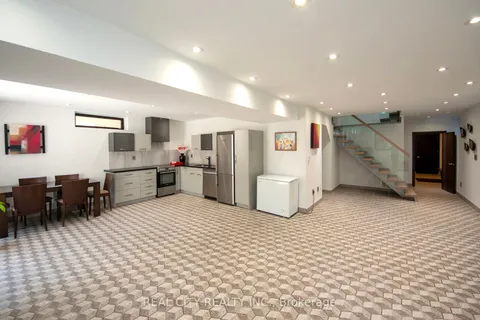 662 Byngmount Avenue, ON L5G 1R4