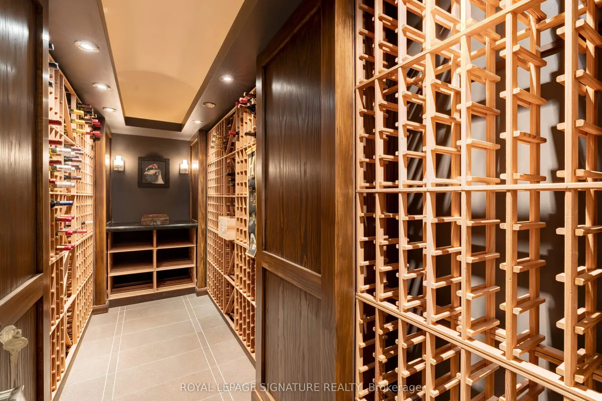 71 Ennisclare Drive, ON L6J 4N3