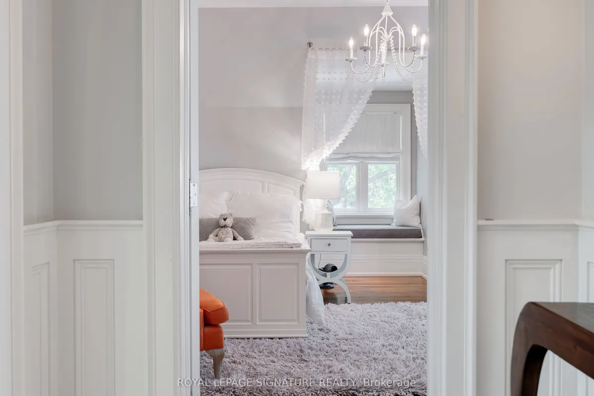 71 Ennisclare Drive, ON L6J 4N3