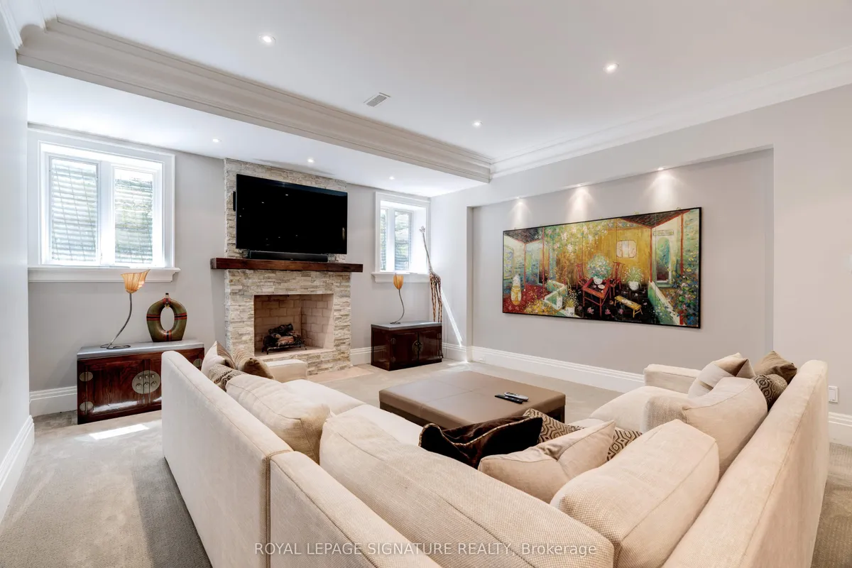 71 Ennisclare Drive, ON L6J 4N3