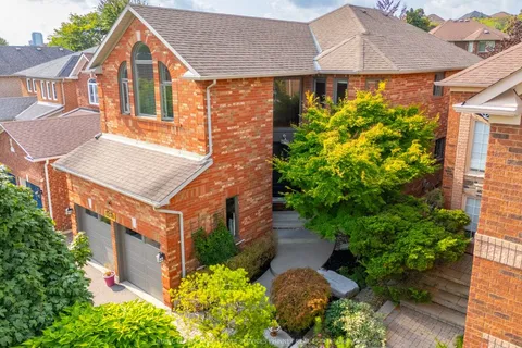 5570 Mcfarren Boulevard, ON L5M 5X8