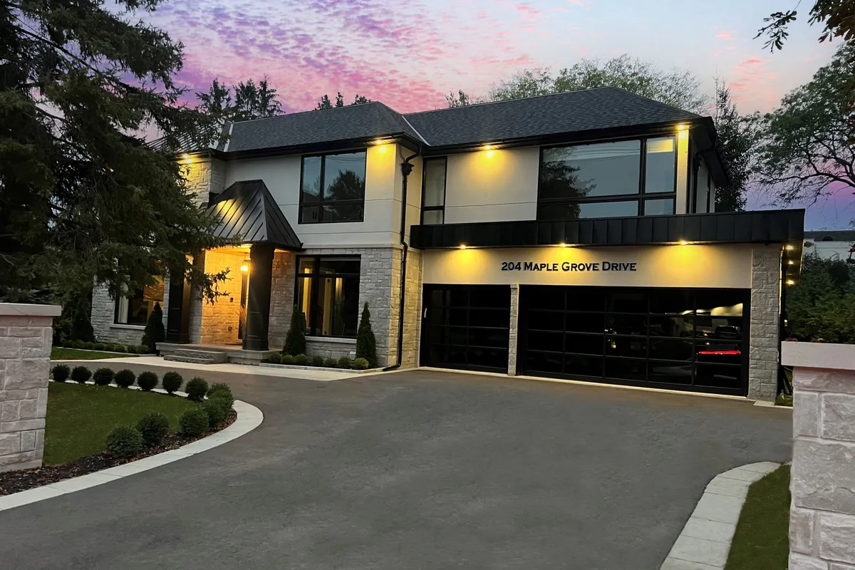 204 Maple Grove Drive, ON L6J 4V3