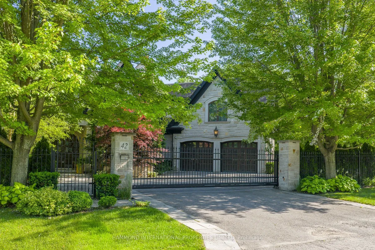 42 Lorraine Gardens, ON M9B 4Z6