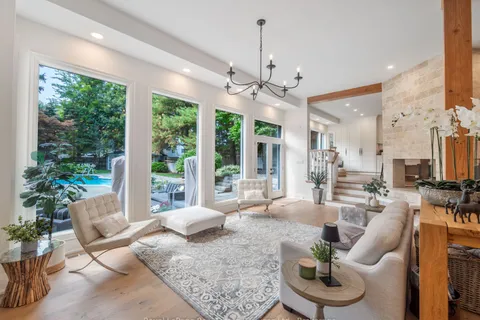 74 West Street, ON L6L 2Y7