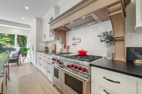 74 West Street, ON L6L 2Y7