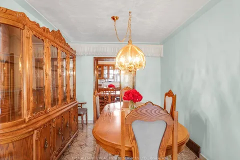 122 Brookhaven Drive, ON M6M 4P2