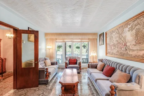 122 Brookhaven Drive, ON M6M 4P2