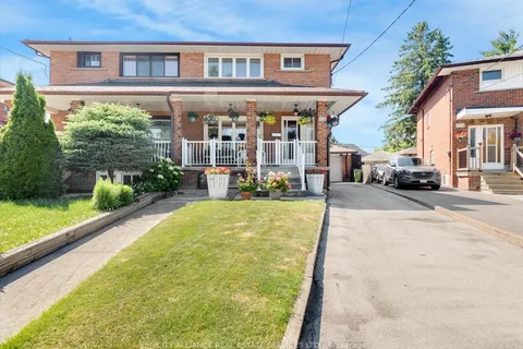 122 Brookhaven Drive, ON M6M 4P2