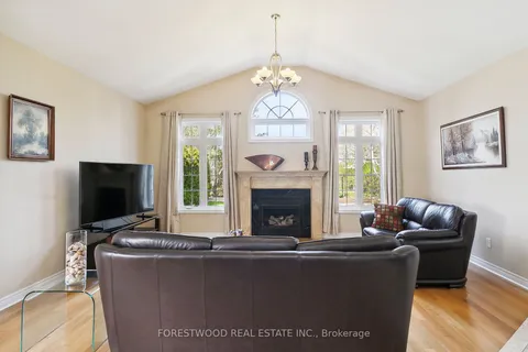 6829 Golden Hills Way, ON L5W 1P3