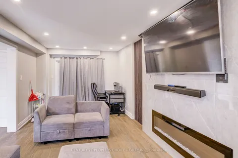 18 Hernon Court, ON L6S 2B9