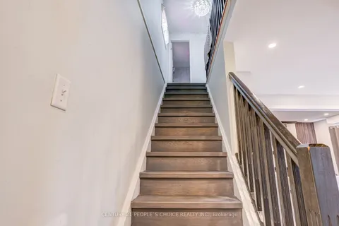 18 Hernon Court, ON L6S 2B9