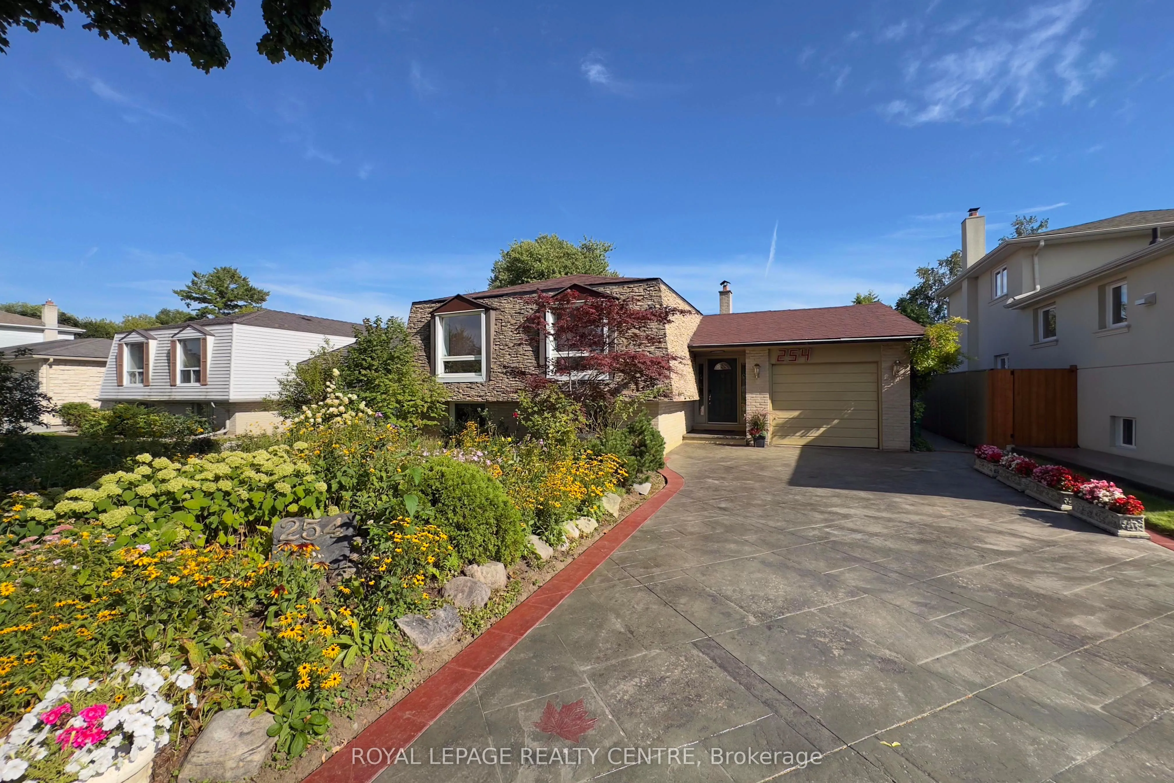 254 Louis Drive, ON L5B 1Y9